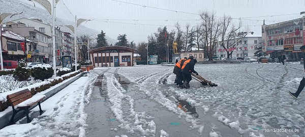 Akşehir belediyesinden karla mücadele seferberliği