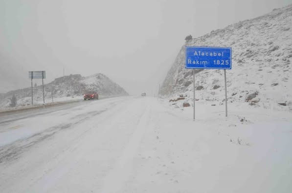 Seydişehir- Akseki yolu kar sebebiyle kapandı